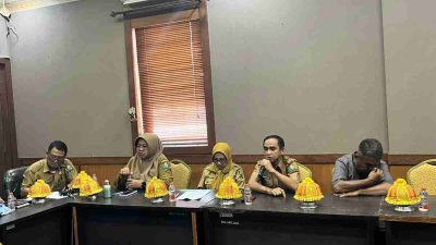 Gotong Royong Benahi Ruang Warkah, Kantah Majene Wujudkan Lingkungan Kerja Yang Bersih & Tertata