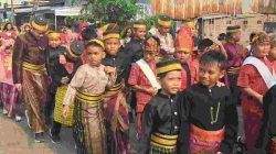 Rayakan Sumpah Pemuda 2026, SDN 2 Kampung Baru Majene Rajut Persatuan Lewat Pawai Baju Adat