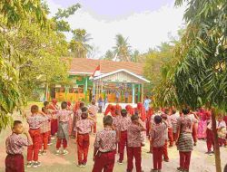 H. Kaimuddin Pimpin Upacara Sumpah Pemuda di SDN 18 Bababulo, Tekankan 7 Nilai Kebangsaan.