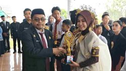 Kepala Dinas Pendidikan, Pemuda dan Olahraga Kabupaten Majene Hadir di Peringatan Hari Sumpah Pemuda ke-98, Serahkan Penghargaan Juara Festival Tunas Bahasa Ibu (FTBI)